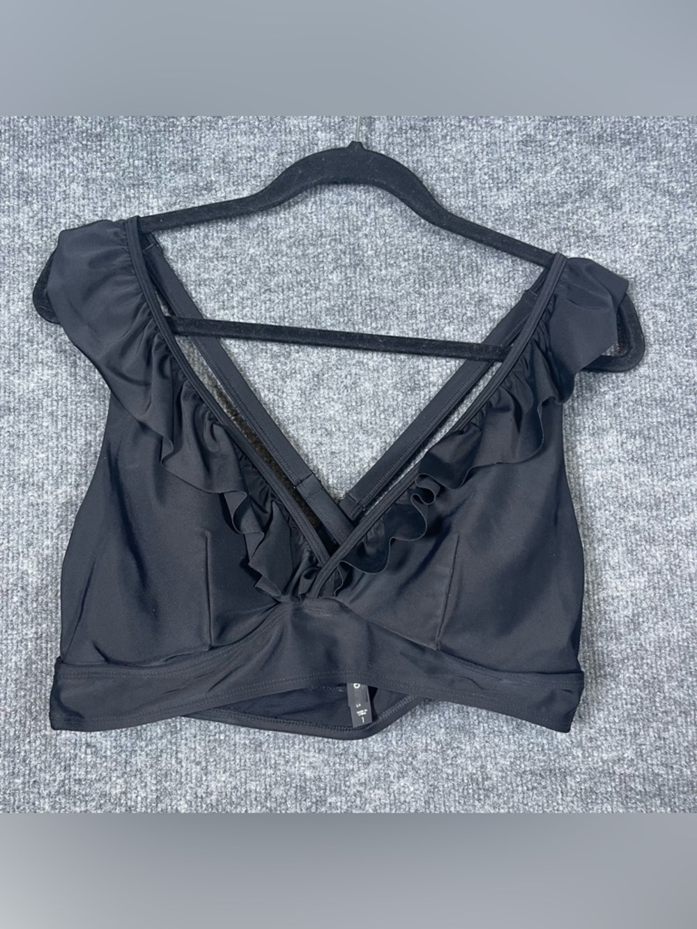 Torrid 1 Womens 1X Black Ruffle Adjustable Cross Back Cupped Bikini Top